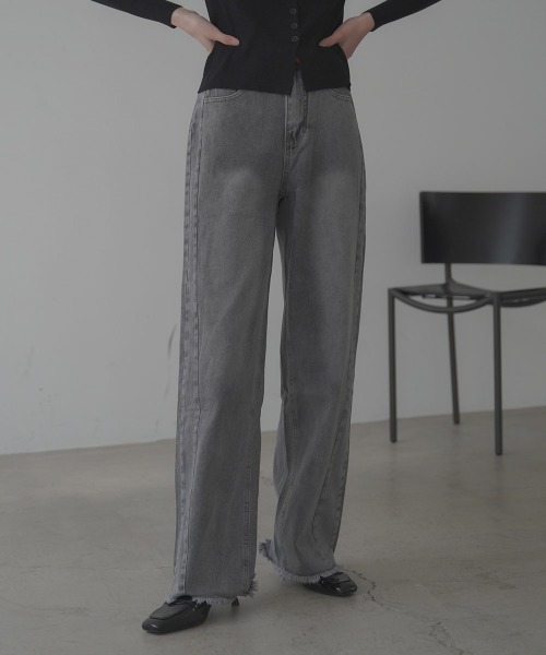 Clum(クルム)の「hem fringe design Full length curved denim pants / 裾フリンジデザインフルレングスカーブデニムパンツ(デニムパンツ・レディース・グレー/ブルー/ライトブルー/ブラック・FREE)」の17枚目の写真