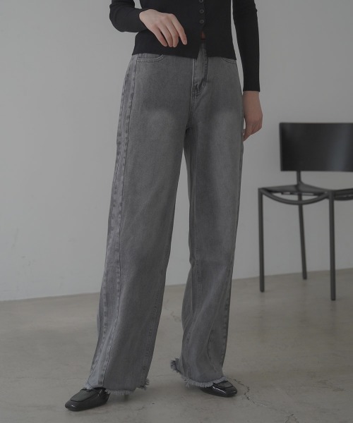Clum(クルム)の「hem fringe design Full length curved denim pants / 裾フリンジデザインフルレングスカーブデニムパンツ(デニムパンツ・レディース・グレー/ブルー/ライトブルー/ブラック・FREE)」の18枚目の写真