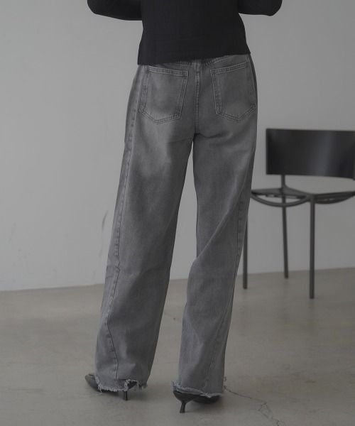 Clum(クルム)の「hem fringe design Full length curved denim pants / 裾フリンジデザインフルレングスカーブデニムパンツ(デニムパンツ・レディース・グレー/ブルー/ライトブルー/ブラック・FREE)」の20枚目の写真