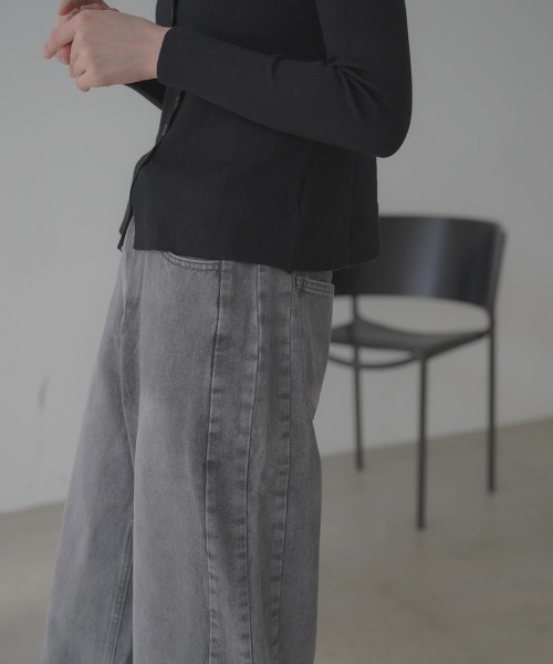 Clum(クルム)の「hem fringe design Full length curved denim pants / 裾フリンジデザインフルレングスカーブデニムパンツ(デニムパンツ・レディース・グレー/ブルー/ライトブルー/ブラック・FREE)」の21枚目の写真