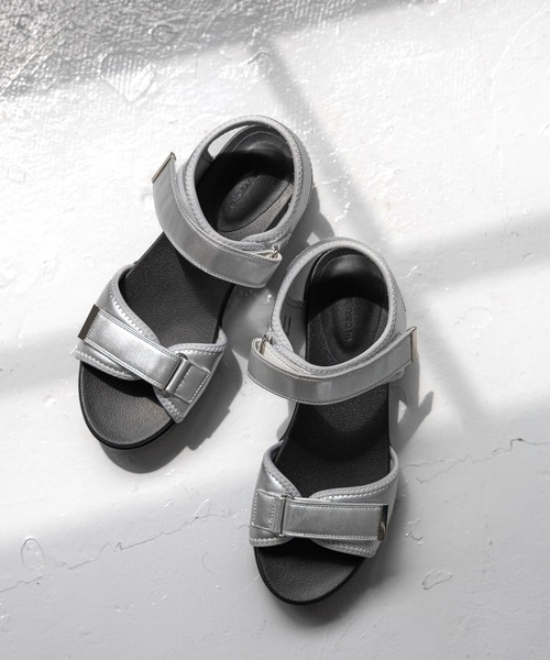 GLOBAL WORK（グローバルワーク）の「らくっションスニーカーサンダル/319624（サンダル・レディース・グレイッシュベージュ/ブラック/ブラック系その他/シルバー/ブラック系その他3・MEDIUM/LARGE/SMALL/X-LARGE）」の5枚目の写真