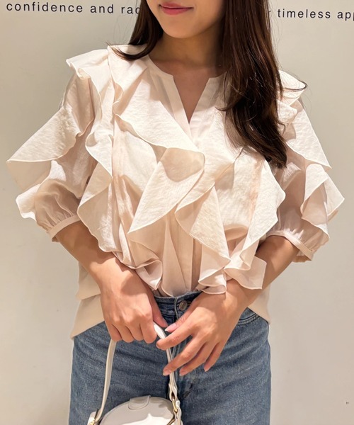 Apuweiser-riche（アプワイザーリッシェ）の「シアーフリル５分袖ブラウス（シャツ/ブラウス・レディース・ライトイエロー/ピンク/ホワイト/ブラック/ライトブルー・1/2）」の13枚目の写真