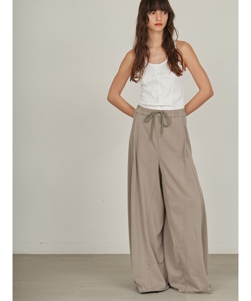 styling/(スタイリング)の「【販路限定カラーあり】カットオフスウェットワイドパンツ(スウェットパンツ・レディース・モカ/ブラック/グレー/アイボリー・1/0)」の4枚目の写真