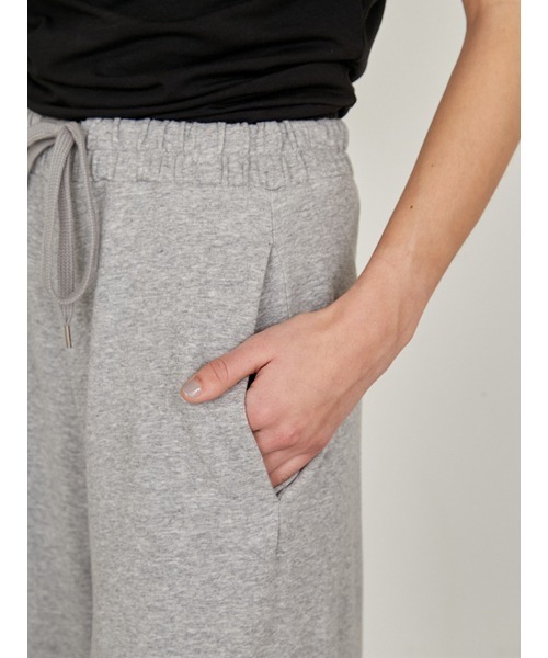 styling/(スタイリング)の「【販路限定カラーあり】カットオフスウェットワイドパンツ(スウェットパンツ・レディース・モカ/ブラック/グレー/アイボリー・1/0)」の17枚目の写真