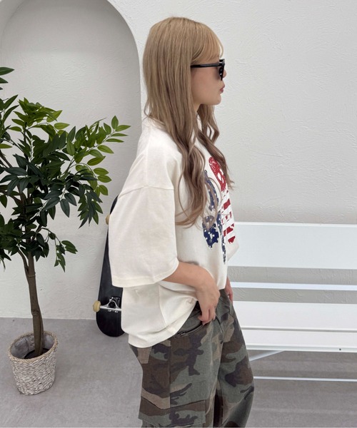 sedacle（セダクル）の「フラッグプリント加工Tシャツ（Tシャツ/カットソー・レディース・ブラック/アイボリー/レッド・SMALL/MEDIUM/LARGE）」の8枚目の写真