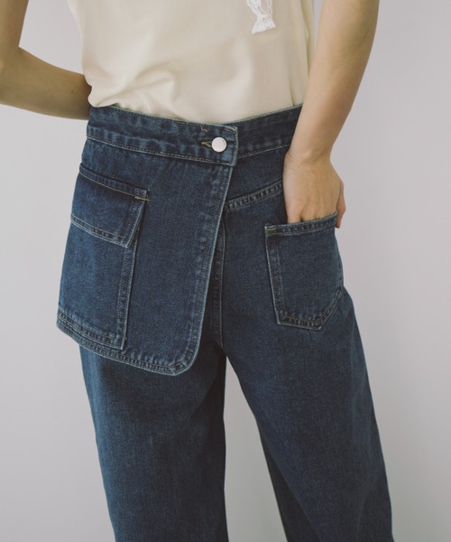 duei(デュイ)の「アシメサロン付ストレートデニム(デニムパンツ・レディース・ブルー/ライトブルー・FREE)」の1枚目の写真