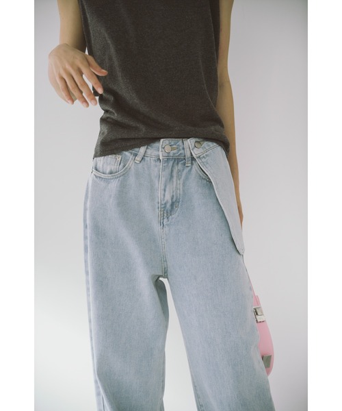 duei(デュイ)の「アシメサロン付ストレートデニム(デニムパンツ・レディース・ブルー/ライトブルー・FREE)」の2枚目の写真