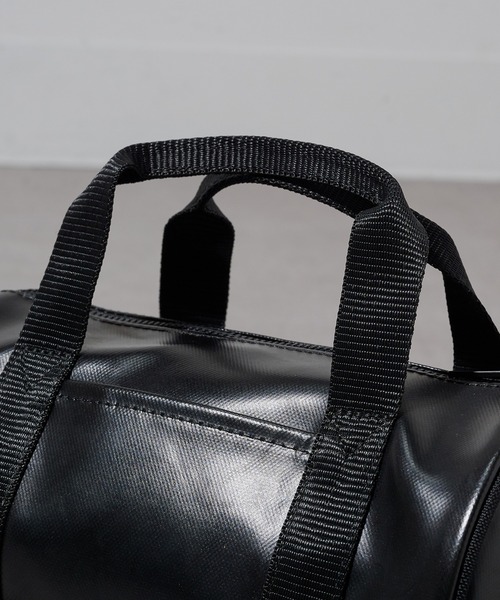 FRED PERRY（フレッドペリー）の「【FRED PERRY】TONAL CLASSIC MINI BARREL BAG フレッドペリー ミニバレルバッグ ドラムバッグ L1400（ドラムバッグ・レディース・ブラック・FREE）」の10枚目の写真