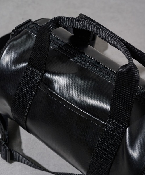 FRED PERRY（フレッドペリー）の「【FRED PERRY】TONAL CLASSIC MINI BARREL BAG フレッドペリー ミニバレルバッグ ドラムバッグ L1400（ドラムバッグ・レディース・ブラック・FREE）」の9枚目の写真