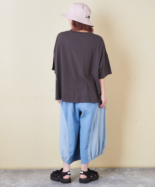 CUBE SUGAR(キューブシュガー)の「32/-OE天竺裾プリントTシャツ(Tシャツ/カットソー・レディース・ラベンダー/ピンク/ホワイト/マルチ/スミクロ・M)」の16枚目の写真
