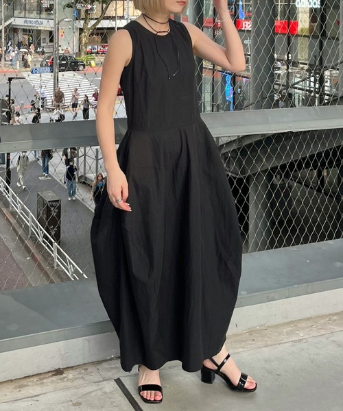 LIENCOEUR（リアンクール）の「スリムコクーンワンピース（ワンピース・レディース・ライトグレー/ブラック・FREE）」の2枚目の写真