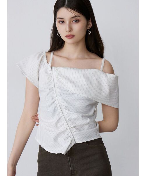 MURUA(ムルーア)の「オフショルシャーリングシャツ(シャツ/ブラウス・レディース・ブラック/ブラウン/ホワイト・FREE)」の2枚目の写真