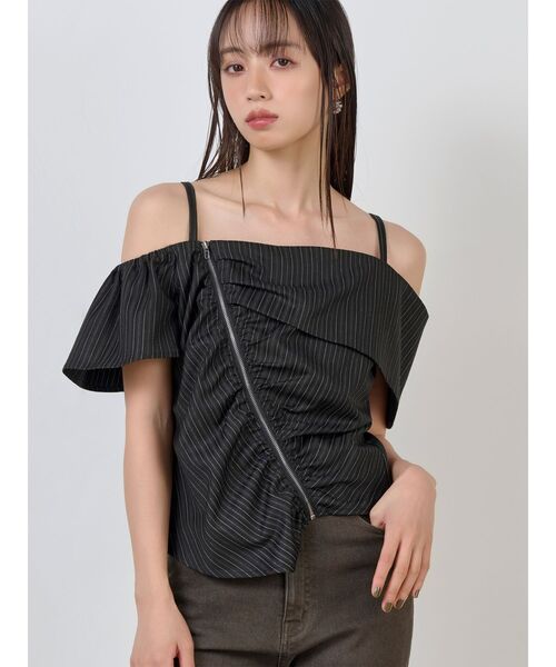 MURUA(ムルーア)の「オフショルシャーリングシャツ(シャツ/ブラウス・レディース・ブラック/ブラウン/ホワイト・FREE)」の1枚目の写真
