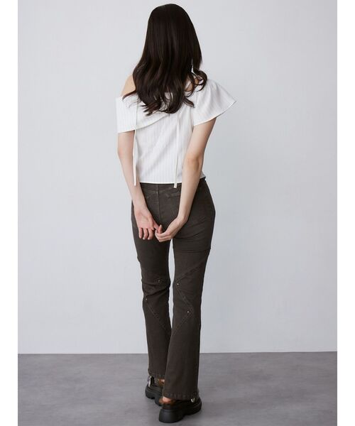 MURUA(ムルーア)の「オフショルシャーリングシャツ(シャツ/ブラウス・レディース・ブラック/ブラウン/ホワイト・FREE)」の10枚目の写真