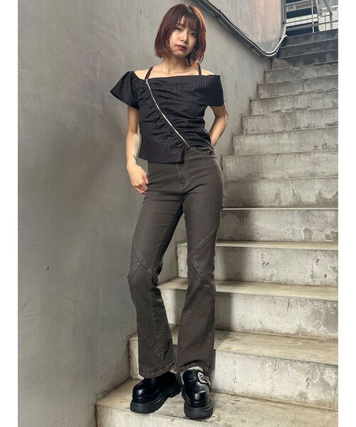 MURUA(ムルーア)の「オフショルシャーリングシャツ(シャツ/ブラウス・レディース・ブラック/ブラウン/ホワイト・FREE)」の13枚目の写真