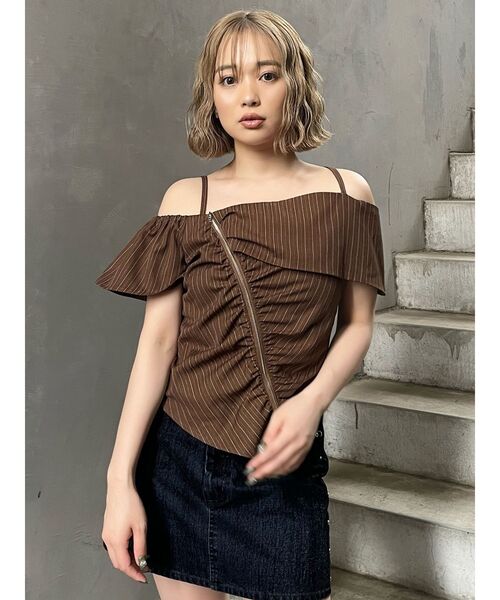 MURUA(ムルーア)の「オフショルシャーリングシャツ(シャツ/ブラウス・レディース・ブラック/ブラウン/ホワイト・FREE)」の15枚目の写真