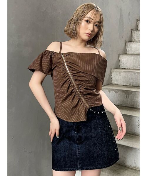 MURUA(ムルーア)の「オフショルシャーリングシャツ(シャツ/ブラウス・レディース・ブラック/ブラウン/ホワイト・FREE)」の16枚目の写真