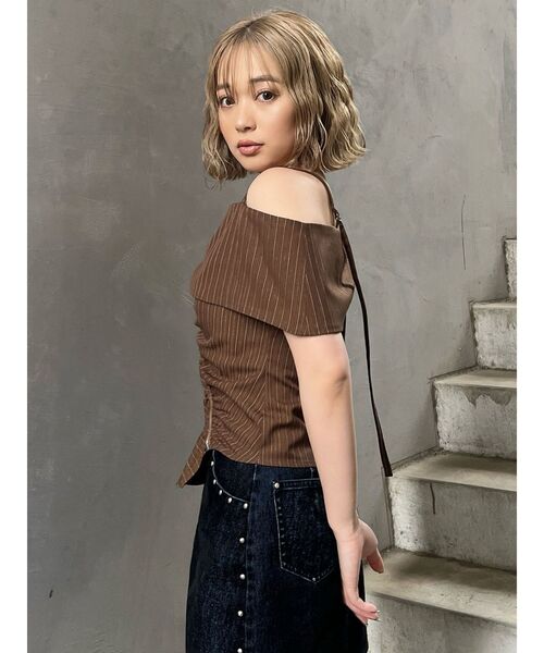 MURUA(ムルーア)の「オフショルシャーリングシャツ(シャツ/ブラウス・レディース・ブラック/ブラウン/ホワイト・FREE)」の17枚目の写真