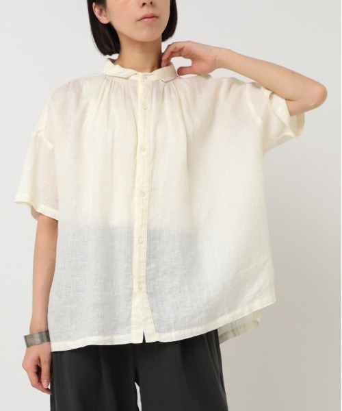 RNA-N（アールエヌエーエヌ）の「B2909 リネンスモールカラーシャーリングシャツ（シャツ/ブラウス・レディース・グリーン/ブラック/オフホワイト・FREE）」の2枚目の写真