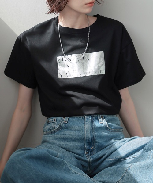 each（イーチ）の「箔プリントTシャツ（Tシャツ/カットソー・レディース・ホワイト×シルバー/ブラック/ホワイト/ブラック×シルバー・FREE）」の4枚目の写真