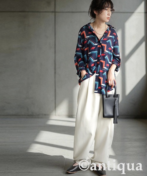 antiqua（アンティカ）の「幾何学柄シャツ（シャツ/ブラウス・レディース・ホワイト/ネイビー・ONESIZE）」の7枚目の写真