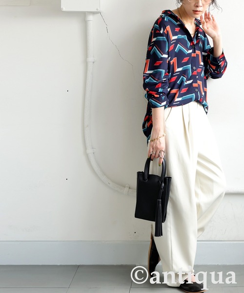 antiqua（アンティカ）の「幾何学柄シャツ（シャツ/ブラウス・レディース・ホワイト/ネイビー・ONESIZE）」の9枚目の写真