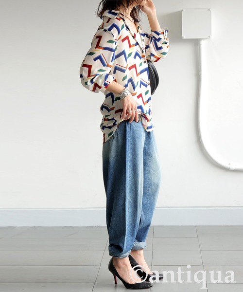 antiqua（アンティカ）の「幾何学柄シャツ（シャツ/ブラウス・レディース・ホワイト/ネイビー・ONESIZE）」の5枚目の写真