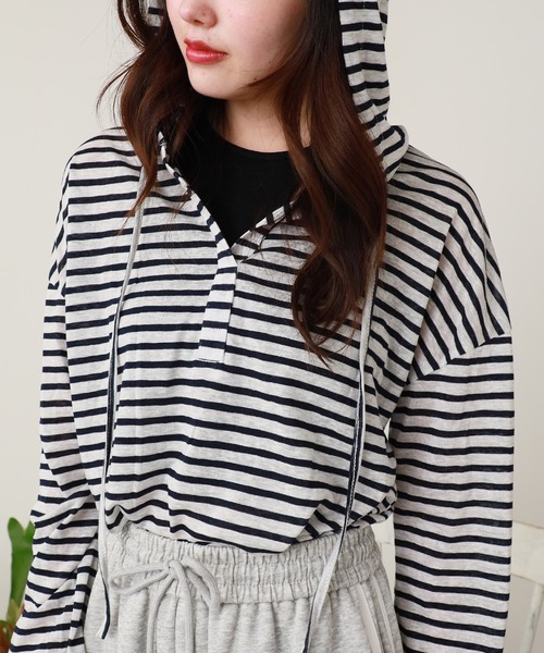 ROOPTOKYO(ループトウキョウ)の「フード付きVネックトップス 秋物 秋服 2026年秋冬(Tシャツ/カットソー・レディース・ブルー系/イエロー/ホワイト/ピンク/ブラック×ホワイト/グレー/ブルー・FREE)」の5枚目の写真