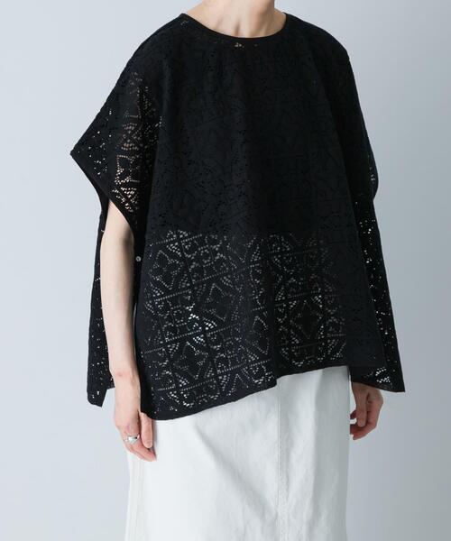 かぐれ（カグレ）の「コットンレースポンチョプルオーバー（Tシャツ/カットソー・レディース・オフホワイト/ブラック・FREE）」の2枚目の写真