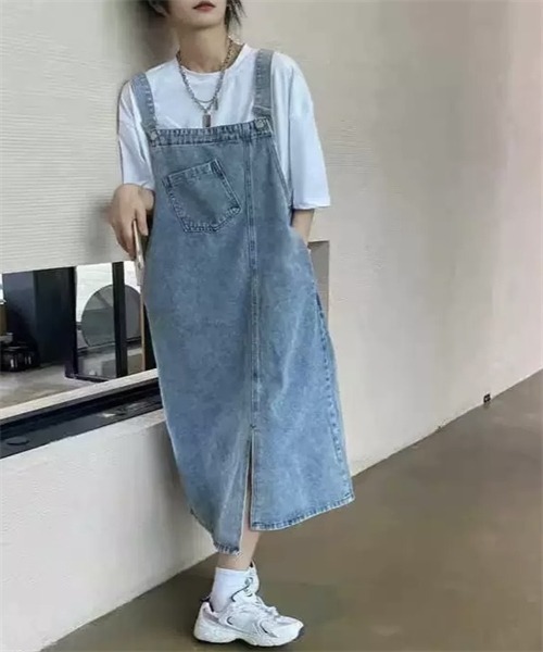 FREE STYLISTS(フリー スタイリスト)の「フロントスリット デニムサロペットスカート(ジャンパースカート・レディース・ブルー・S/M/L/2XL/XL)」の3枚目の写真