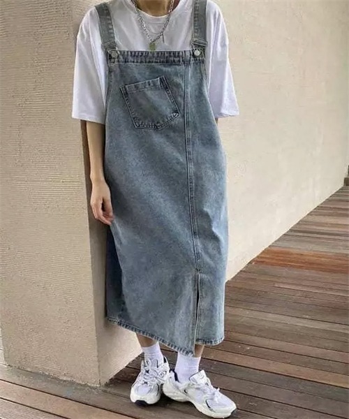 FREE STYLISTS(フリー スタイリスト)の「フロントスリット デニムサロペットスカート(ジャンパースカート・レディース・ブルー・S/M/L/2XL/XL)」の4枚目の写真