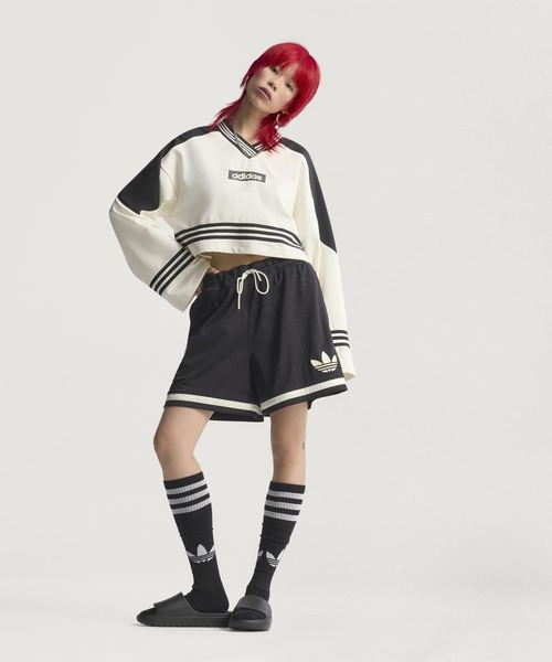 adidas（アディダス）の「ブロッキング クルーネック スウェット