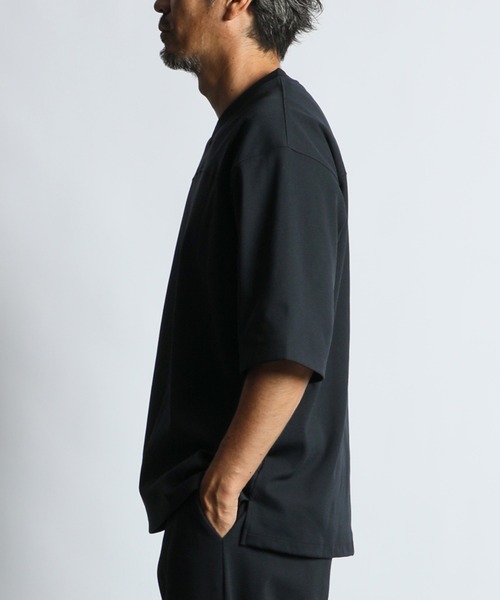 The DUFFER of ST.GEORGE(ザダファーオブセントジョージ)の「「AIR FLEX」SETUP HONEYCOMB V-NECK TEE:機能素材 「エアフレックス」セットアップ Vネック 5分袖TEE(Tシャツ/カットソー・メンズ・ブラック/ネイビー・X-LARGE/LARGE/MEDIUM/SMALL)」の7枚目の写真