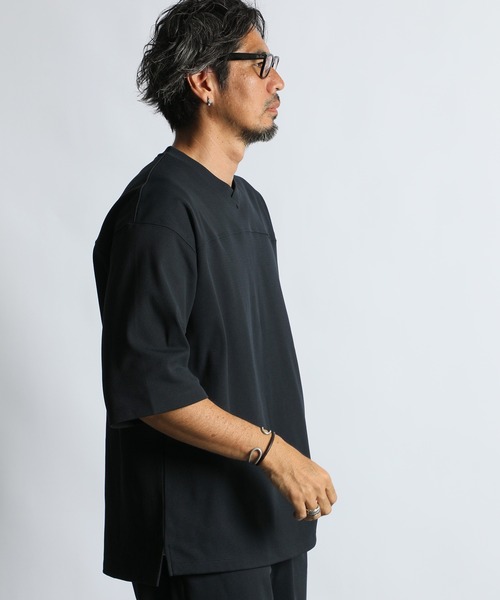 The DUFFER of ST.GEORGE(ザダファーオブセントジョージ)の「「AIR FLEX」SETUP HONEYCOMB V-NECK TEE:機能素材 「エアフレックス」セットアップ Vネック 5分袖TEE(Tシャツ/カットソー・メンズ・ブラック/ネイビー・X-LARGE/LARGE/MEDIUM/SMALL)」の5枚目の写真