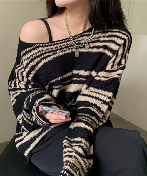 cammie(キャミー)の「模様ゆったりニットトップス(ニット/セーター・レディース・ブラック・FREE)」の3枚目の写真