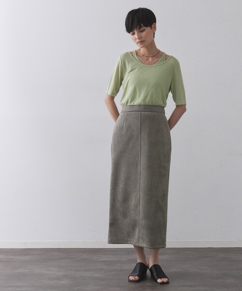 OPAQUE.CLIP（オペークドットクリップ）の「スエードライクナロースカート【洗濯機洗い可】（スカート・レディース・ダークグレー/キャメル・42/40/38）」の4枚目の写真