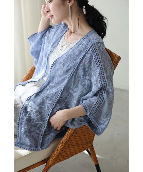 cawaii(カワイイ)の「くったり柔らかな花刺繍ドルマンカーディガン(カーディガン/ボレロ・レディース・オレンジ/ブルー・FREE)」の6枚目の写真