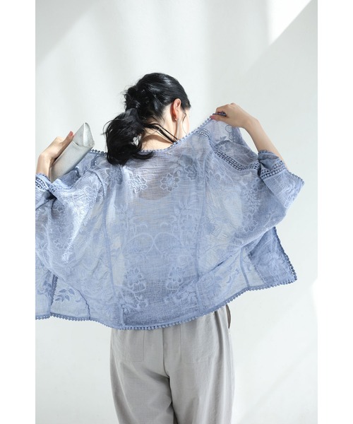 cawaii(カワイイ)の「くったり柔らかな花刺繍ドルマンカーディガン(カーディガン/ボレロ・レディース・オレンジ/ブルー・FREE)」の13枚目の写真