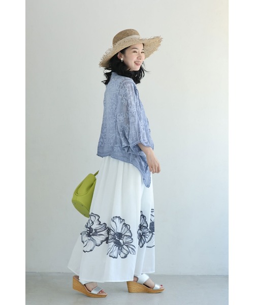 cawaii(カワイイ)の「くったり柔らかな花刺繍ドルマンカーディガン(カーディガン/ボレロ・レディース・オレンジ/ブルー・FREE)」の15枚目の写真