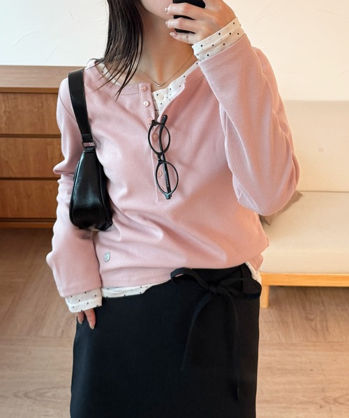 MUHET（ミュエータ）の「henley neck layered  long sleeve t-shirt / ヘンリーネックレイヤードロングTシャツ（Tシャツ/カットソー・レディース・杢グレー/ブラック/アイボリー/レッド/ブラウン/ネイビー/チャコールグレー/ライトブルー/ネイビー系/イエロー/ピンク・FREE）」の20枚目の写真