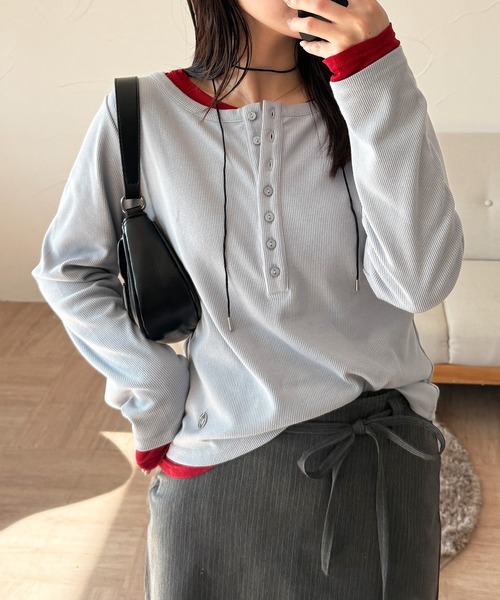MUHET（ミュエータ）の「henley neck layered  long sleeve t-shirt / ヘンリーネックレイヤードロングTシャツ（Tシャツ/カットソー・レディース・杢グレー/ブラック/アイボリー/レッド/ブラウン/ネイビー/チャコールグレー/ライトブルー/ネイビー系/イエロー/ピンク・FREE）」の17枚目の写真