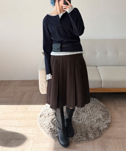 MUHET(ミュエータ)の「henley neck layered long sleeve t-shirt / ヘンリーネックレイヤードロングTシャツ(Tシャツ/カットソー・レディース・杢グレー/ブラック/アイボリー/レッド/ブラウン/ネイビー/チャコールグレー/ライトブルー/ネイビー系/イエロー/ピンク/イエロー系その他/カーキ・FREE)」の21枚目の写真