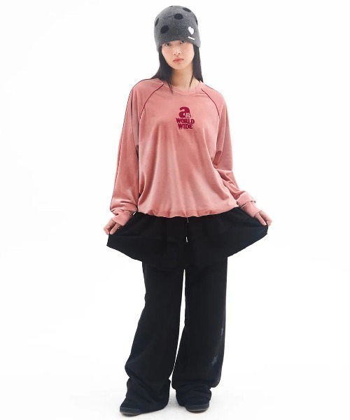AMESWORLDWIDE(アメスワールドワイド)の「A'GEM/9 × .kom 『AMESWORLDWIDE/アメスワールドワイド』 V NECK VELOUR SWEATSHIRT/V ネック ベロア スウェットシャツ(スウェット・レディース・ネイビー/ピンク・M)」の10枚目の写真