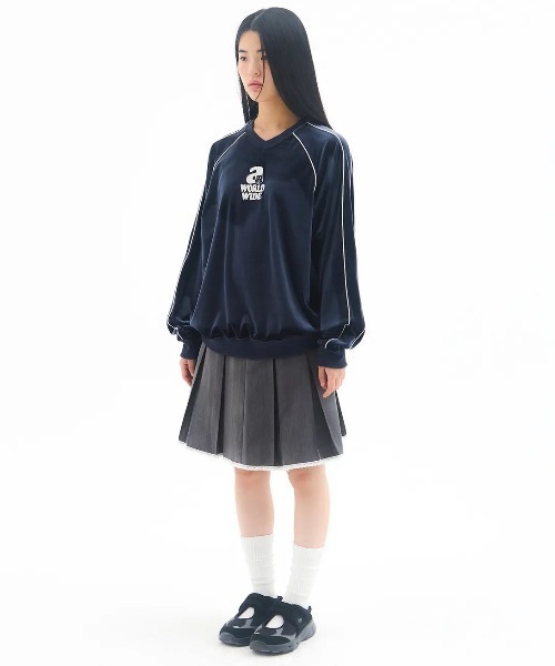 AMESWORLDWIDE(アメスワールドワイド)の「A'GEM/9 × .kom 『AMESWORLDWIDE/アメスワールドワイド』 V NECK VELOUR SWEATSHIRT/V ネック ベロア スウェットシャツ(スウェット・レディース・ネイビー/ピンク・M)」の5枚目の写真