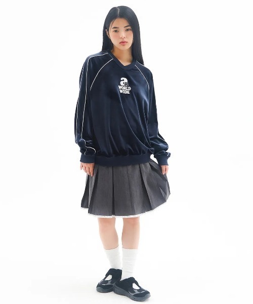 AMESWORLDWIDE(アメスワールドワイド)の「A'GEM/9 × .kom 『AMESWORLDWIDE/アメスワールドワイド』 V NECK VELOUR SWEATSHIRT/V ネック ベロア スウェットシャツ(スウェット・レディース・ネイビー/ピンク・M)」の6枚目の写真