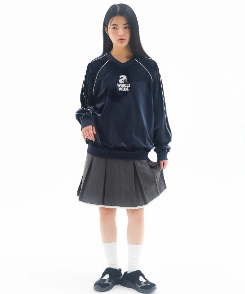 AMESWORLDWIDE(アメスワールドワイド)の「A'GEM/9 × .kom 『AMESWORLDWIDE/アメスワールドワイド』 V NECK VELOUR SWEATSHIRT/V ネック ベロア スウェットシャツ(スウェット・レディース・ネイビー/ピンク・M)」の7枚目の写真