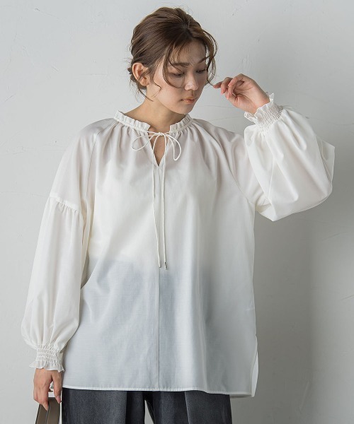 Droite lautreamont(ドロワットロートレアモン)の「セミシアーフリルブラウス≪洗濯機で洗える≫(シャツ/ブラウス・レディース・ピンク/オフホワイト/チャコールグレー・M)」の11枚目の写真