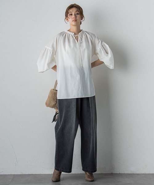 Droite lautreamont(ドロワットロートレアモン)の「セミシアーフリルブラウス≪洗濯機で洗える≫(シャツ/ブラウス・レディース・ピンク/オフホワイト/チャコールグレー・M)」の18枚目の写真