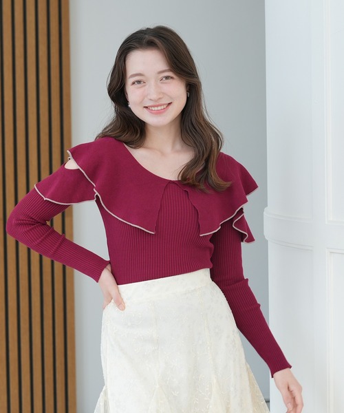 ASTORIA ODIER(アストリアオディール)の「オープンショルダーラッフルニット(ニット/セーター・レディース・チャコールグレー/ブラック/ワイン/ピンク・MEDIUM)」の1枚目の写真