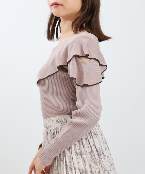 ASTORIA ODIER(アストリアオディール)の「オープンショルダーラッフルニット(ニット/セーター・レディース・チャコールグレー/ブラック/ワイン/ピンク・MEDIUM)」の16枚目の写真